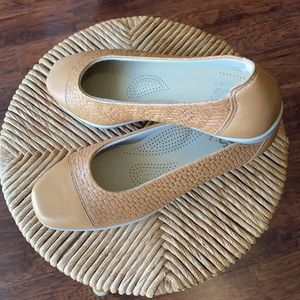 SAS MAUI WHEAT SLIP ON LOAFER (NEW IN BOX).